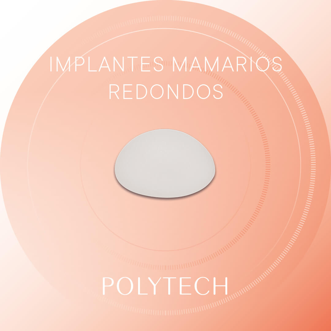 Implante mamario POLYTECH redondo con superficie lisa sobre un fondo de color suave.